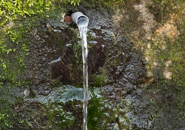 Quellen Quellen, Brunnen, Wasserspender